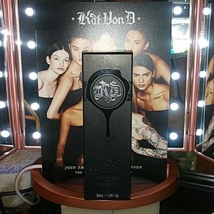 Kat Von D Foundation light 42 Neutral